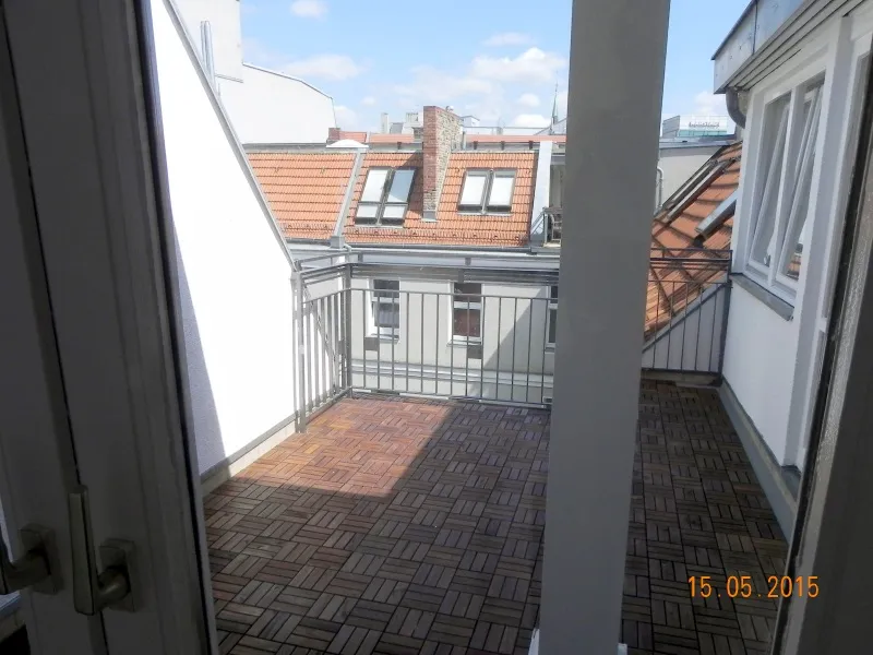 Großzügig wohnen in Charlottenburg: 4-Zimmer-Dachgeschosswohnung mit Terrasse — photo 1